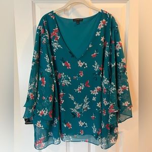 Blue floral blouse with 3/4 sleeve